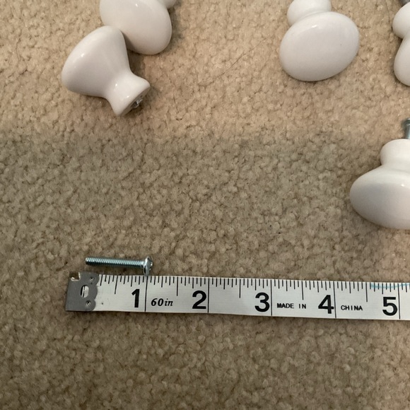 White ceramic cabinet knobs - Picture 3 of 3